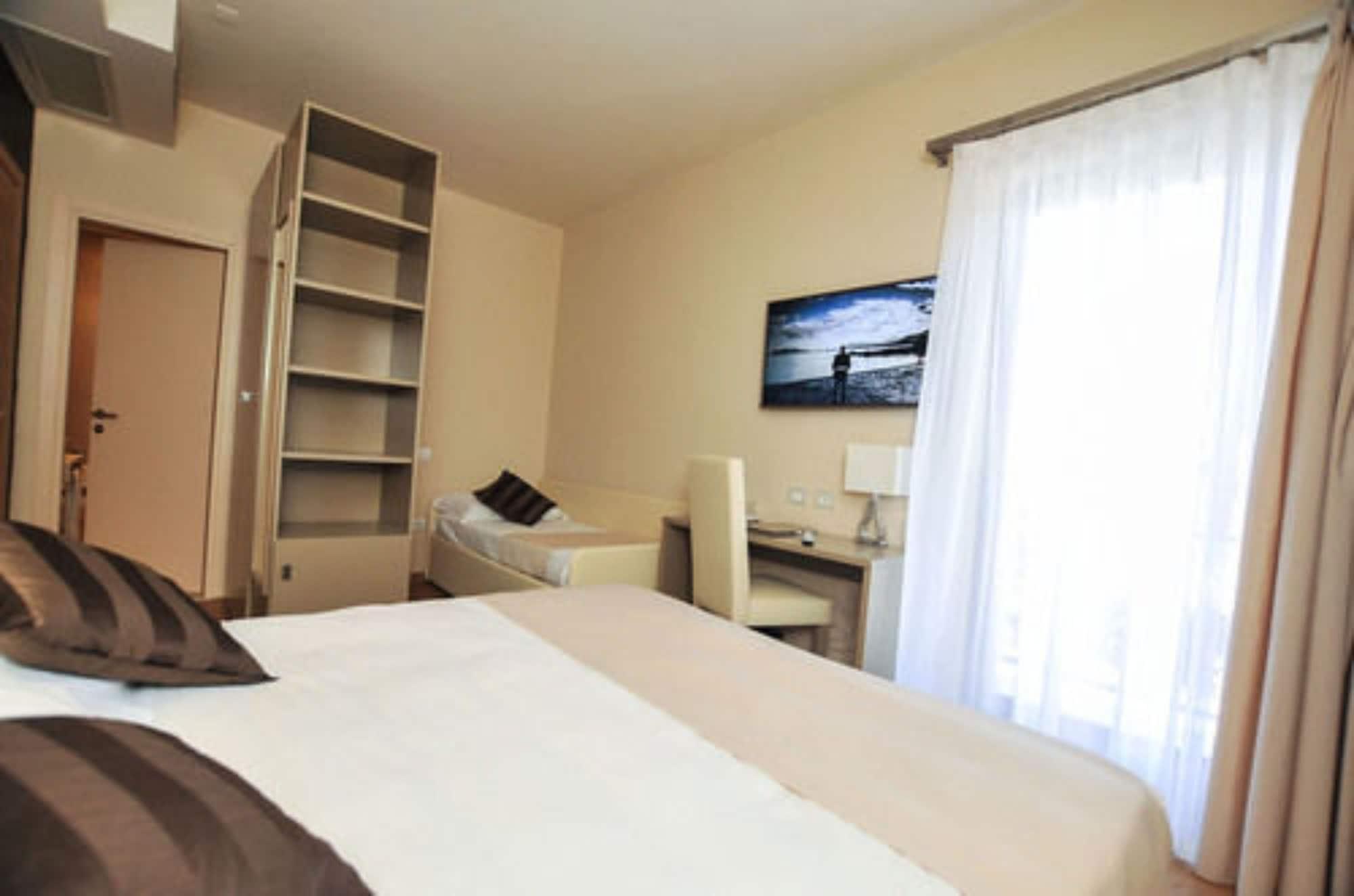 Hotel Dori 페스키에라델가르다 외부 사진