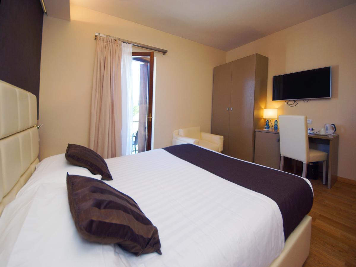 Hotel Dori 페스키에라델가르다 외부 사진